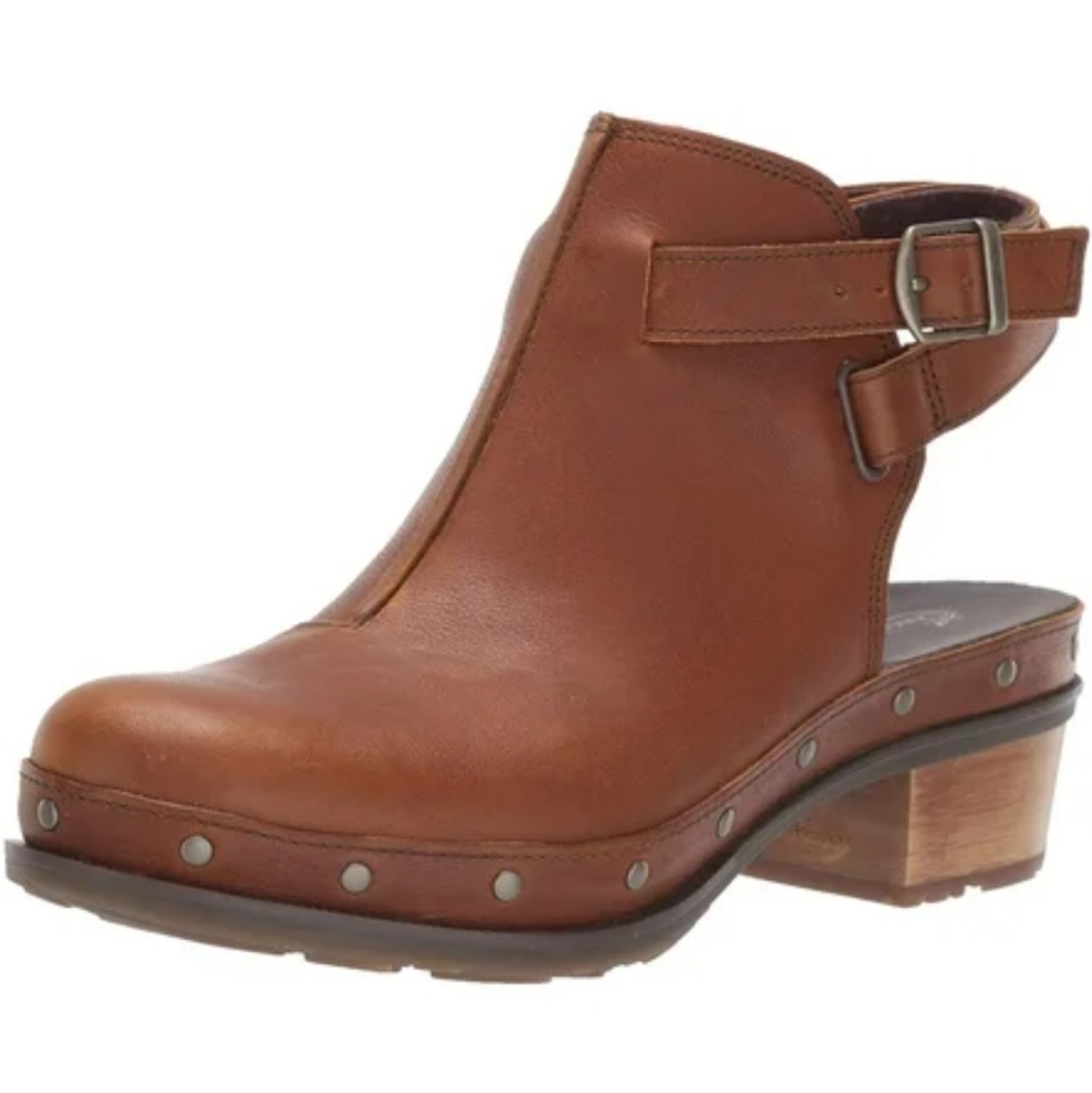 Chaco Cataluna leather clogs size 6